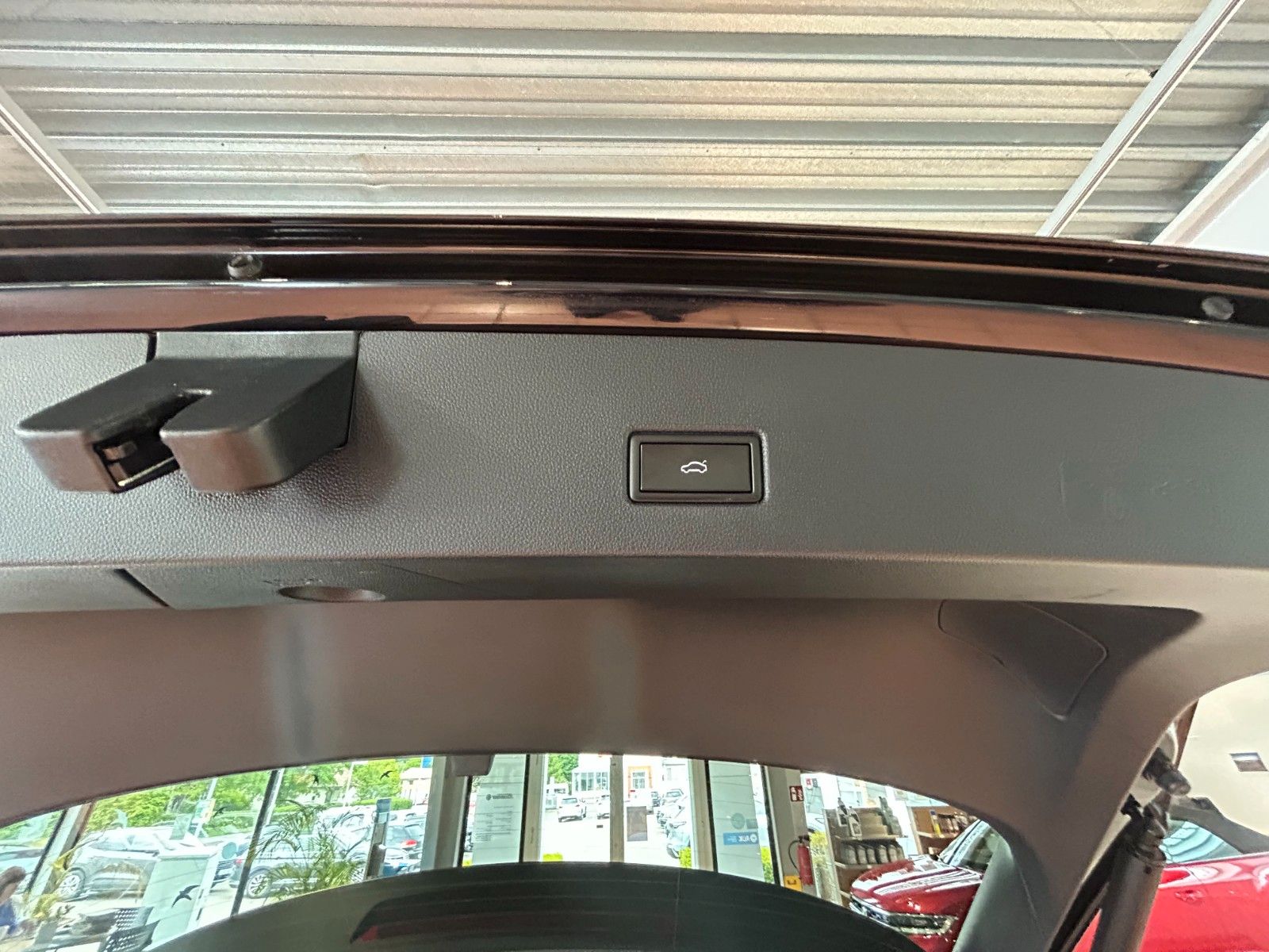 Volkswagen T-ROC 1.5 TSI United - Samsaru's Car Outlet