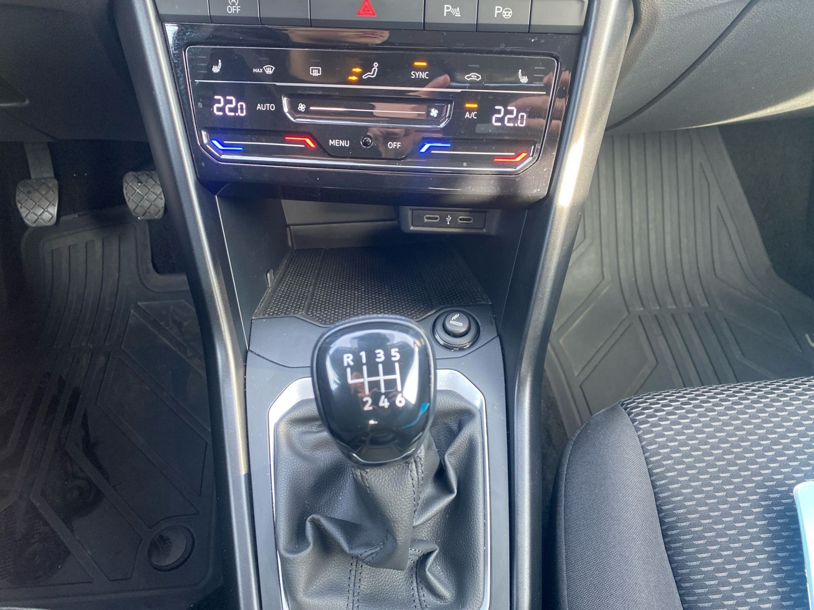 Volkswagen T-Roc 1.0 TSI - Samsaru's Car Outlet