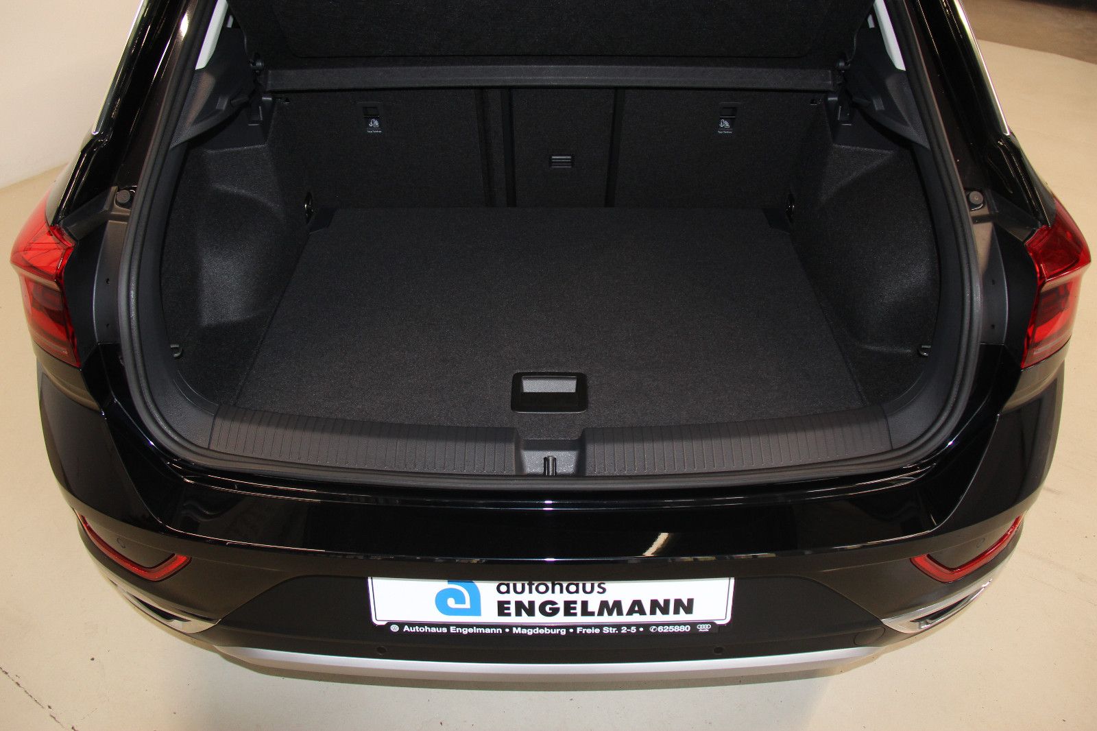Volkswagen T-Roc Style 1.5 TSI DSG - Samsaru's Car Outlet