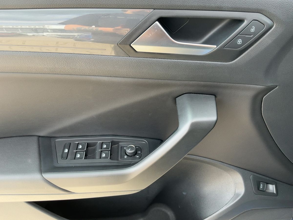 Volkswagen T-Roc 2.0 TSI 4M DSG R-LINE - Samsaru's Car Outlet