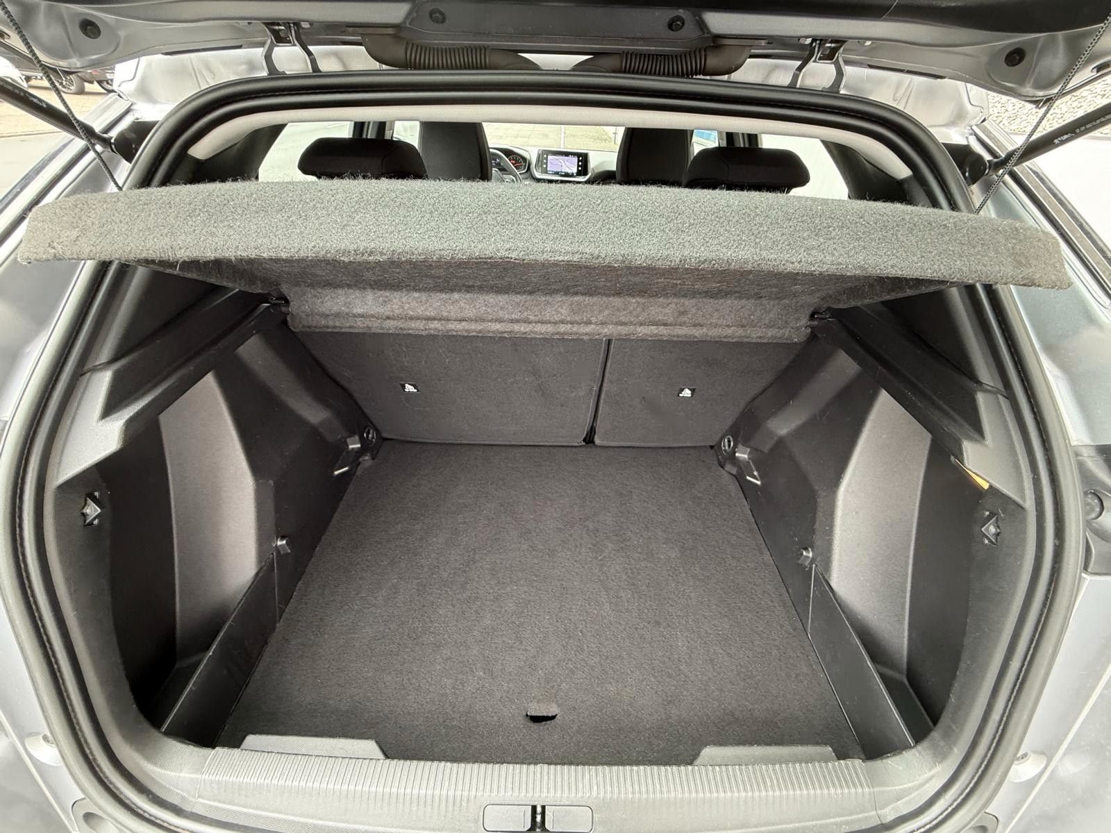 Peugeot 2008 PureTech 130 EAT8 Automatik - Samsaru's Car Outlet