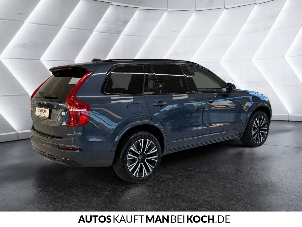 Volvo XC90 T8 Plug-In AWD Plus Dark - Samsaru's Car Outlet