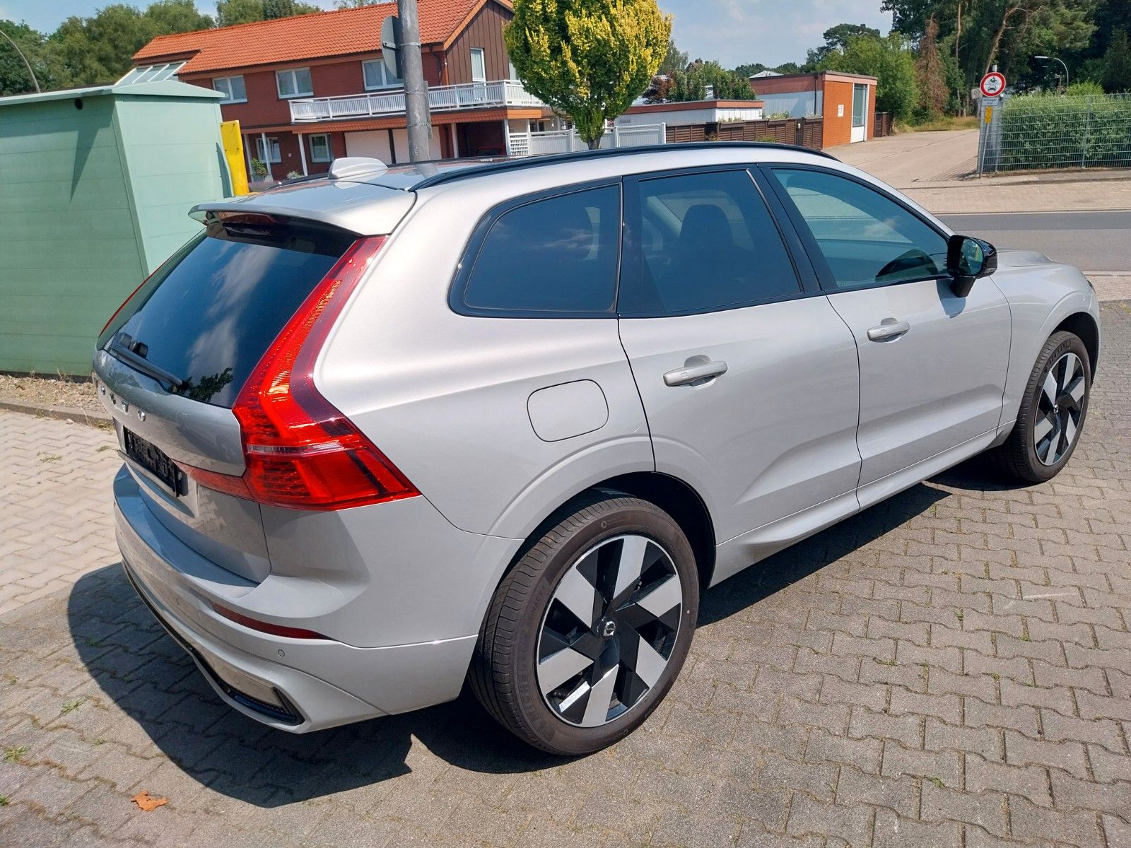 Volvo XC60 Ultimate Dark Recharge Plug-In Hybrid AWD - Samsaru's Car Outlet