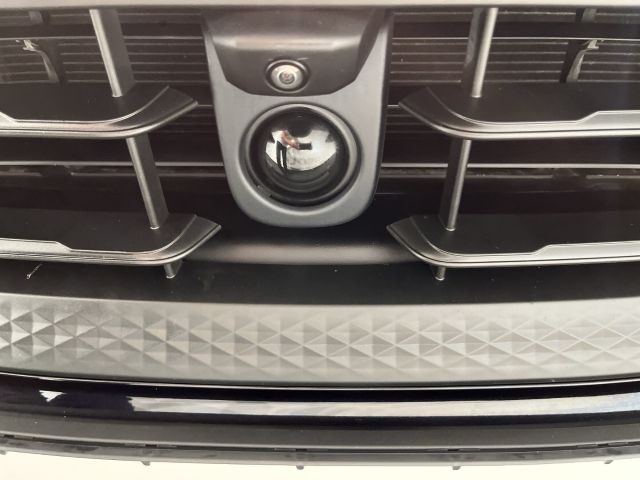 Porsche Macan - Samsaru's Car Outlet