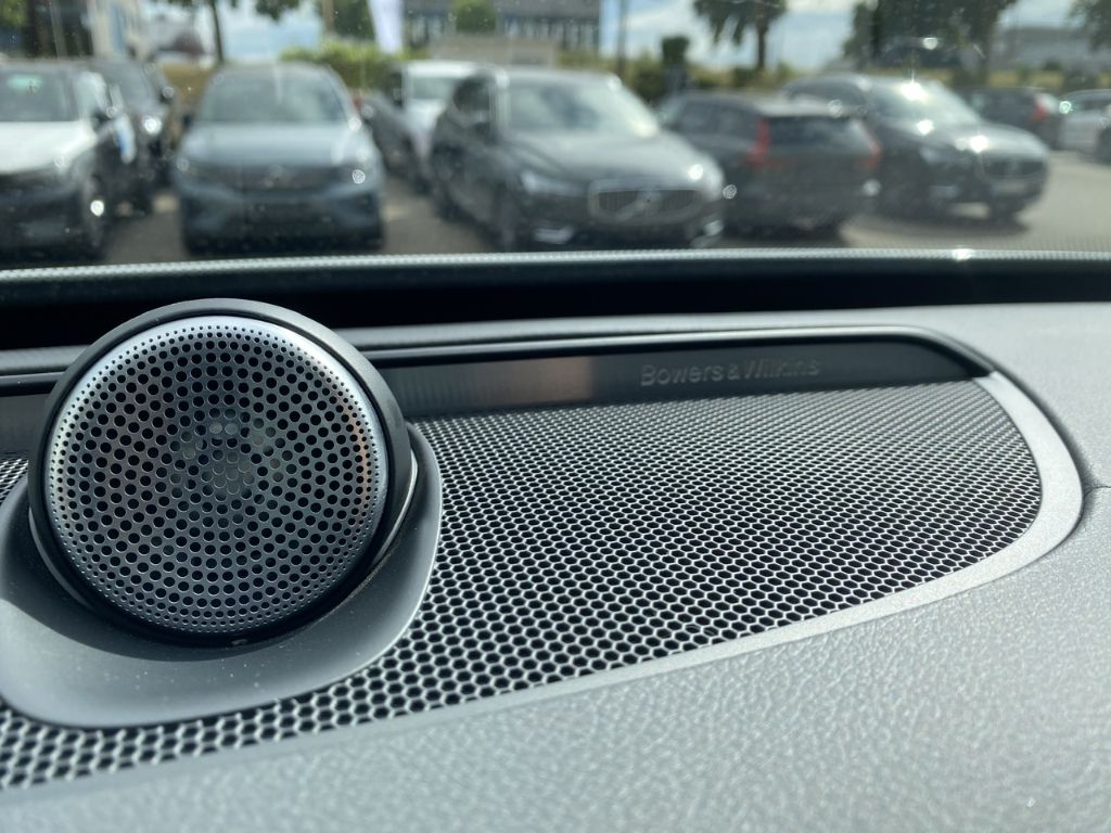 Volvo XC90 Ultimate Bright AWD B5 Diesel - Samsaru's Car Outlet
