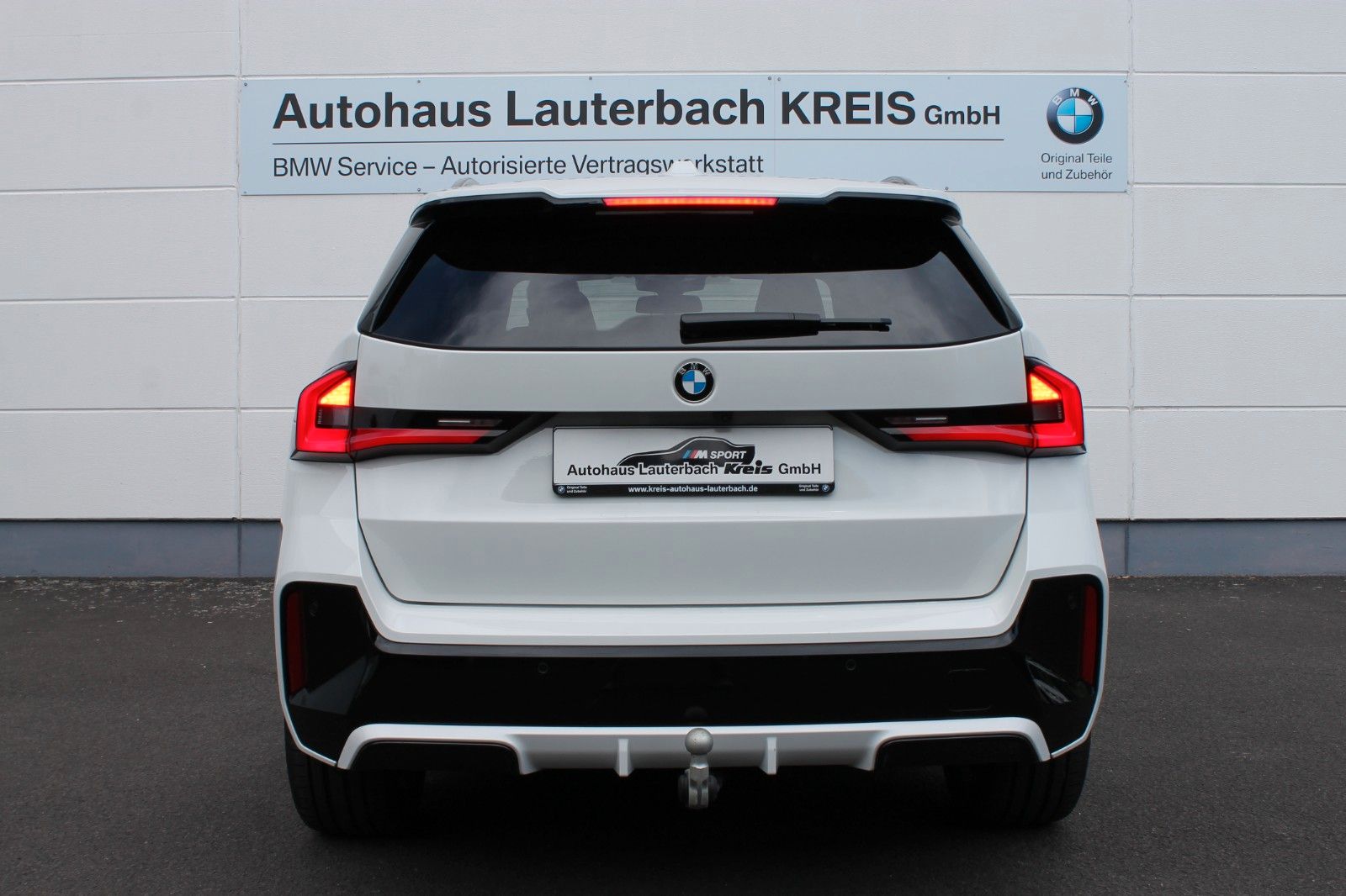 BMW X1 xDrive 23i M-Sport - Samsaru's Car Outlet