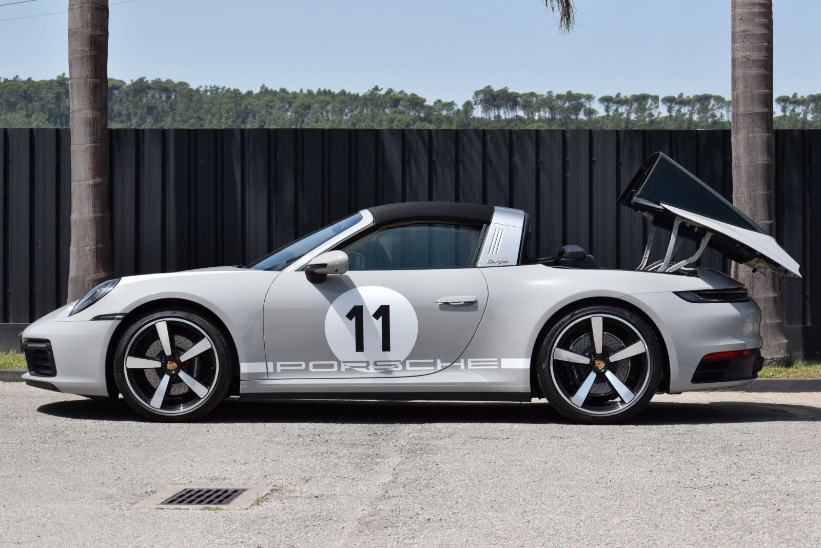 Porsche 992 Heritage Design Edition - Samsaru's Car Outlet