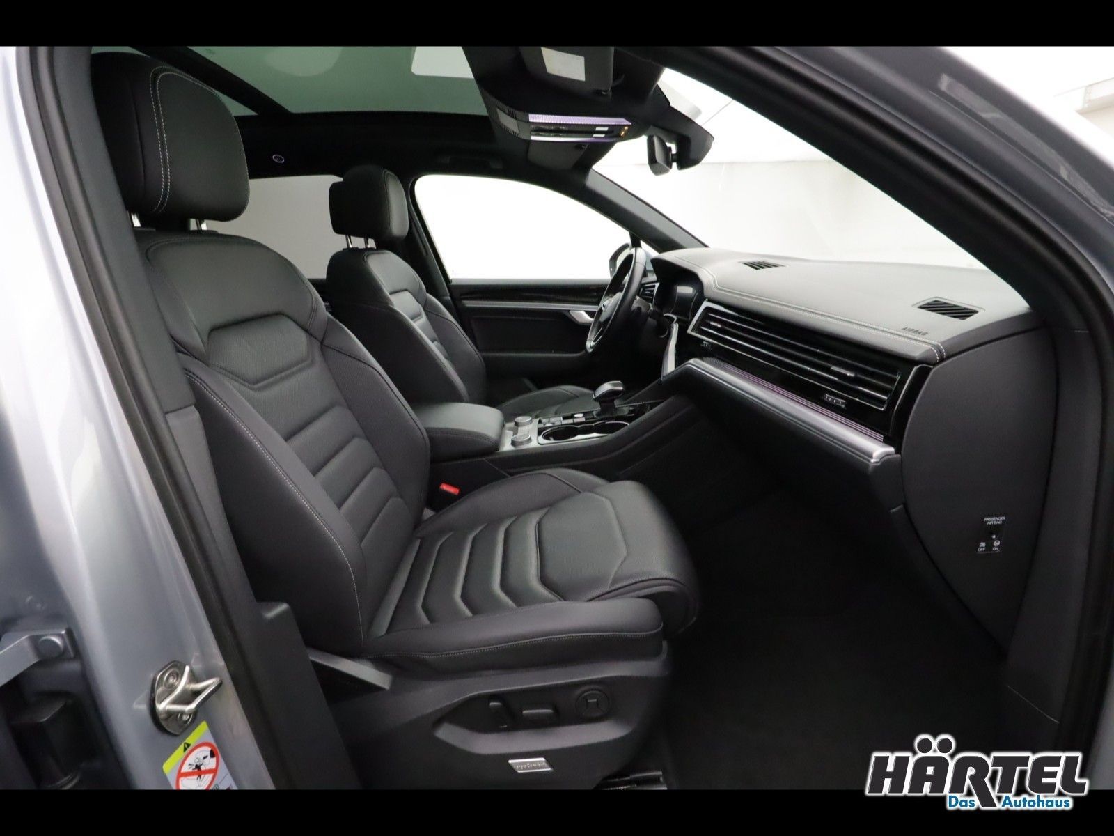Volkswagen Touareg Elegance eHybrid 3.0 V6 TSI Tiptronic - Samsaru's Car Outlet