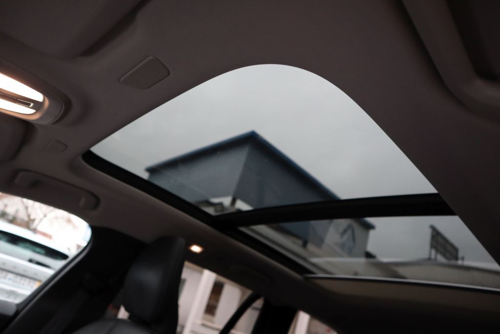 Volvo V60 T8 AWD Recharge Plus Dark|AHK|PANO|NAVI|SHZ