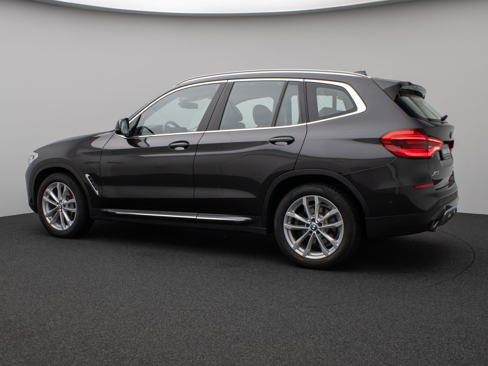 BMW X3 xD30d LuxuryLine - Samsaru's Car Outlet