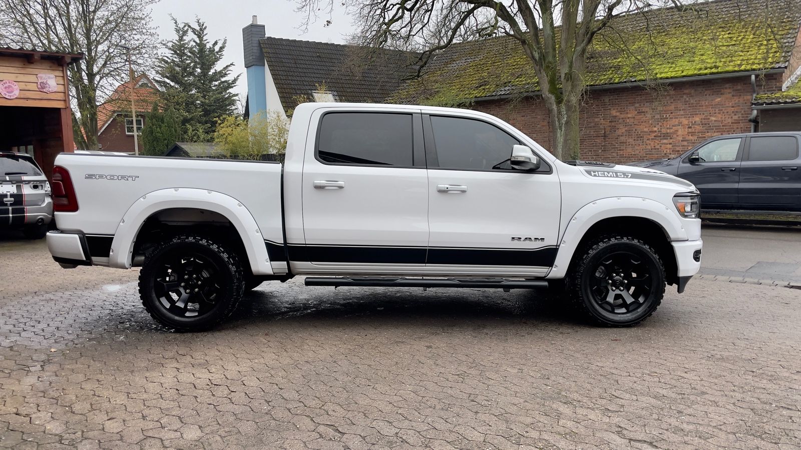 Dodge V8*4X4*OFF-ROAD*LARAMIE/SPORT*LED*AHK*GARANTE*