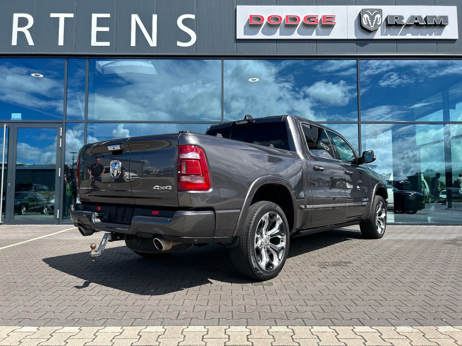Dodge RAM 1500 Limited LPG Luft LED HUD  Retrax dt.Fzg