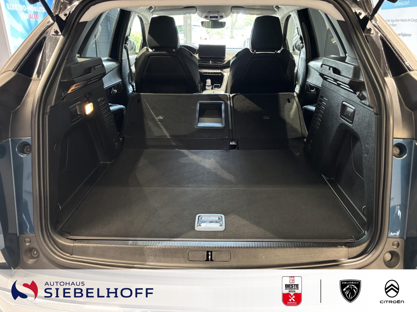 Peugeot 3008 Roadtrip HYBRID 225 e-EAT8