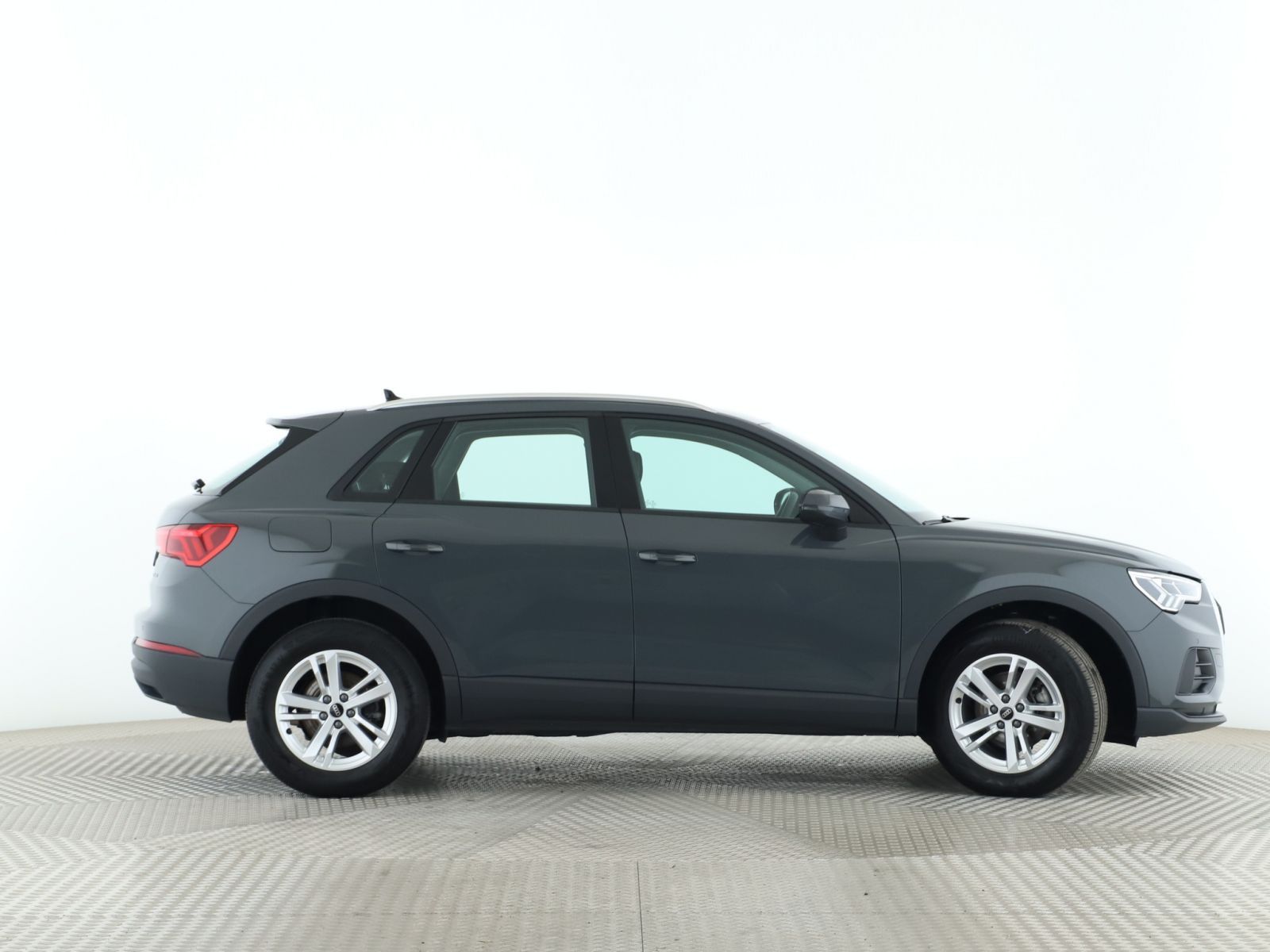 Audi Q3 35TDI quattro - Samsaru's Car Outlet