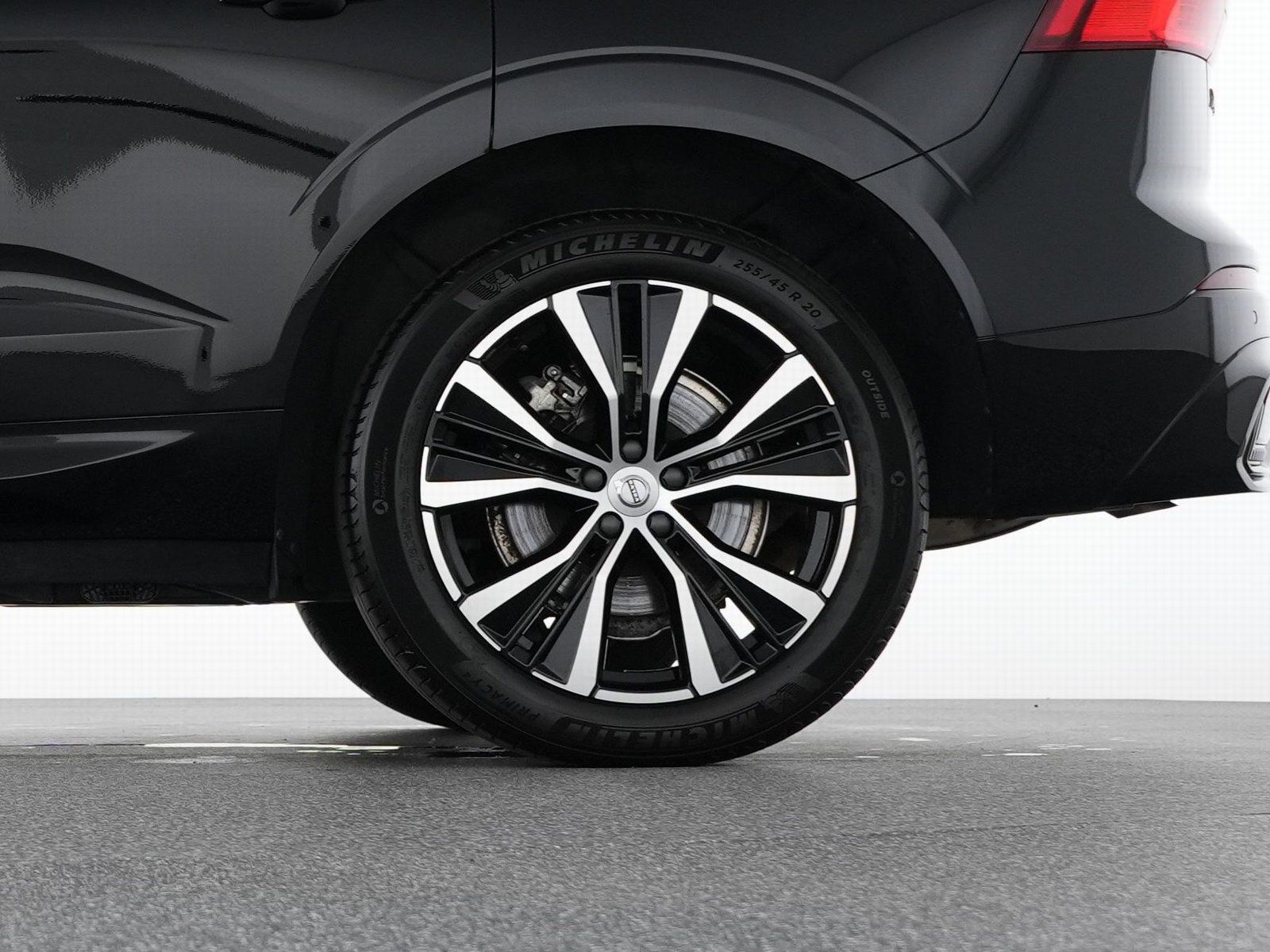 Volvo XC60 T8 Recharge Ultimate Dark 20"+AHK+STANDHZG