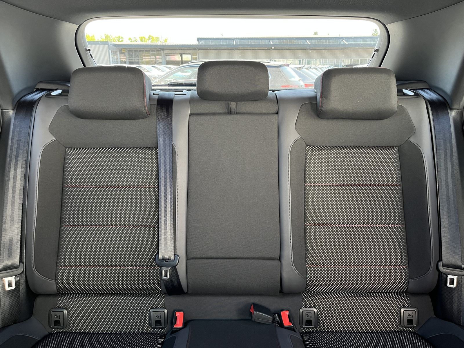 Volkswagen T-Roc 2.0 TSI DSG 4Motion Sport - Samsaru's Car Outlet