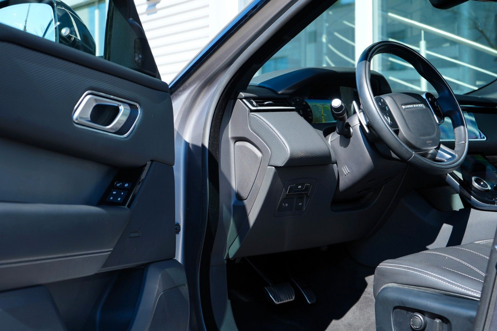 Range Rover Velar R-Dynamic - Samsaru's Car Outlet