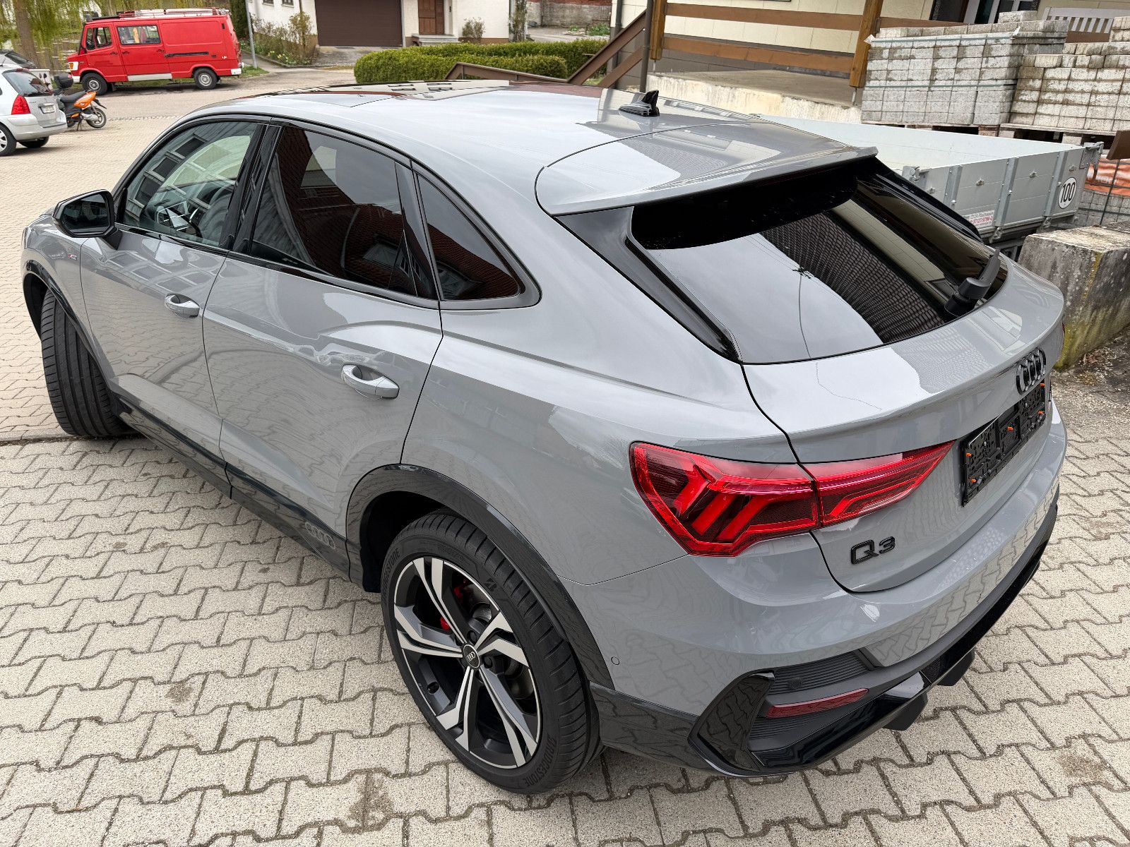 Audi Q3 Sportback 40 TFSI quattro S line, fast VOLL