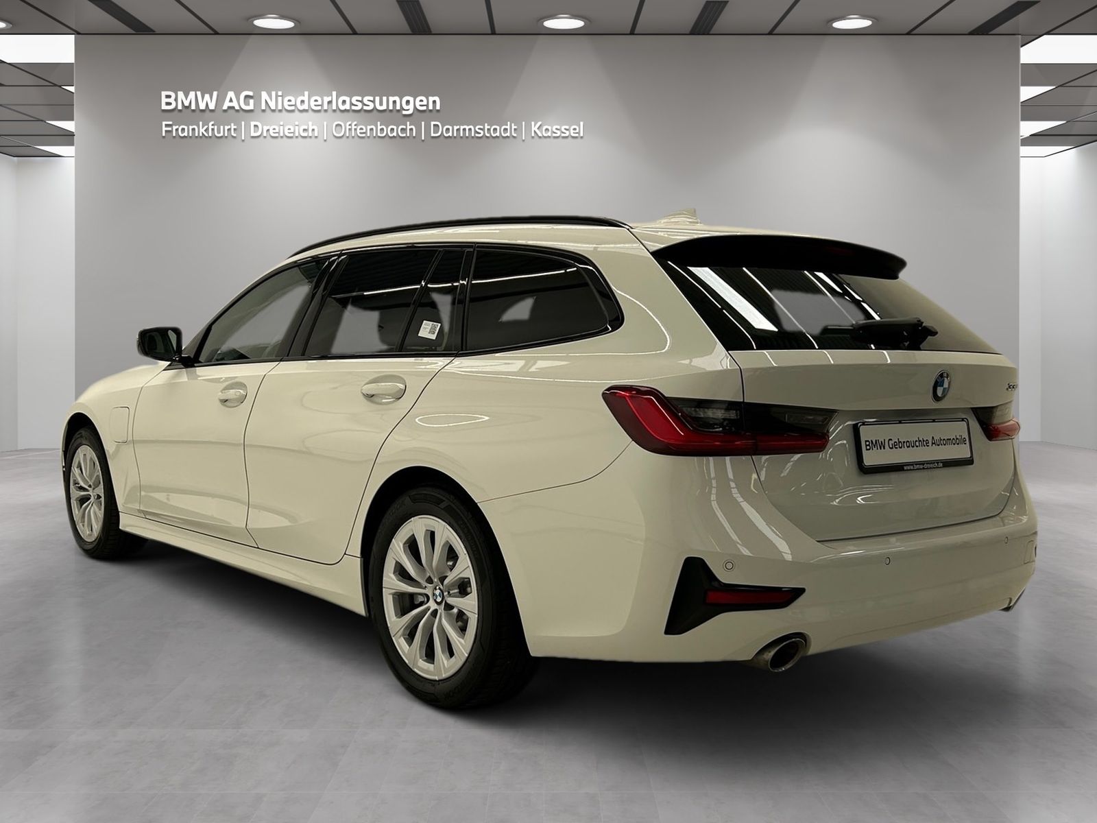 BMW 330e Touring - Samsaru's Car Outlet
