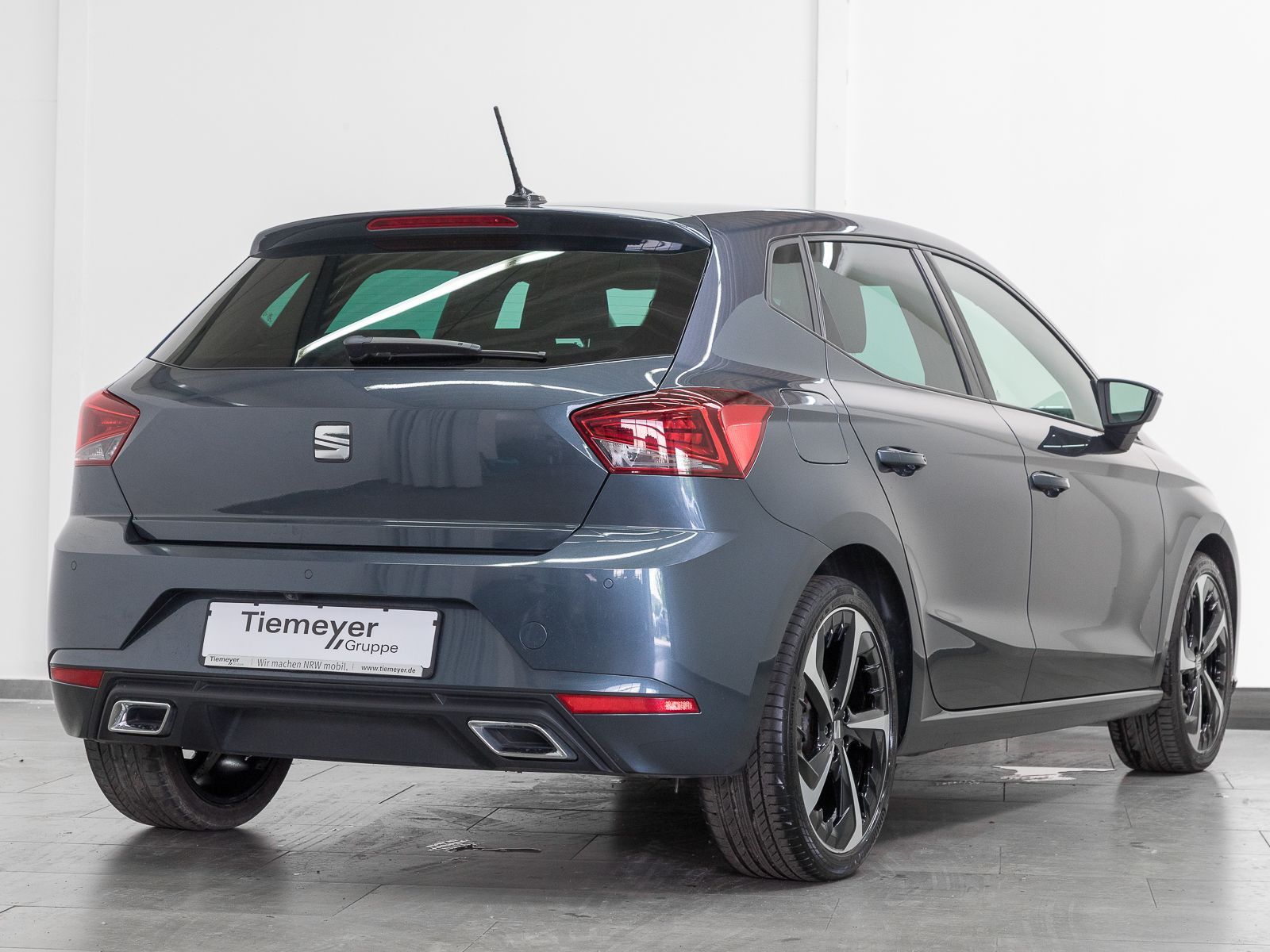 Seat Ibiza 1.0 TSI DSG FR LINE - Samsaru's Car Outlet