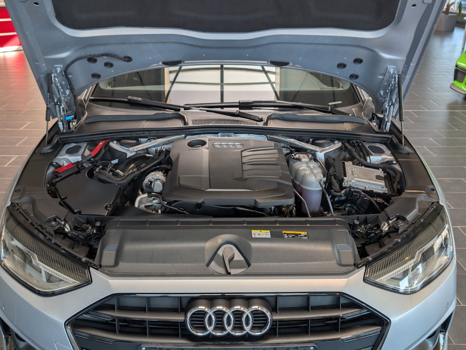 Audi A4 40 TDI S tronic advanced - Samsaru's Car Outlet