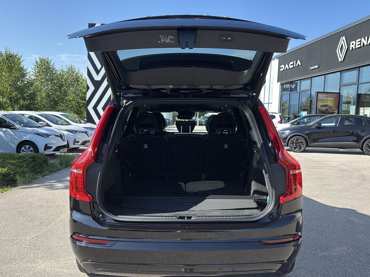 Volvo XC 90 R Design Recharge Plug-In Hybrid AWD - Samsaru's Car Outlet