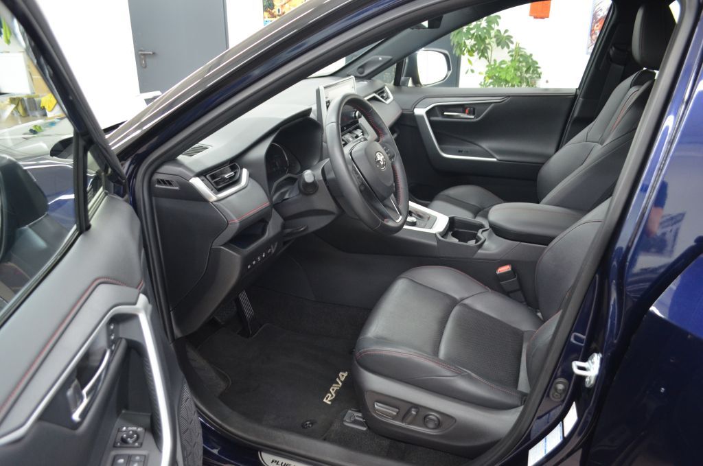 Toyota RAV 4 4x4 Plug-in-Hybrid - Samsaru's Car Outlet