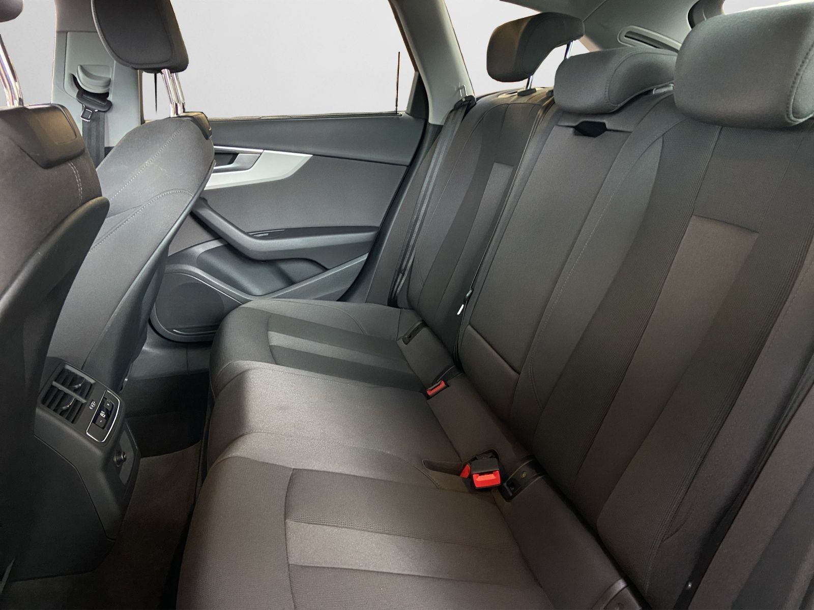 Audi A4 Avant 40 TFSI S tronic - Samsaru's Car Outlet