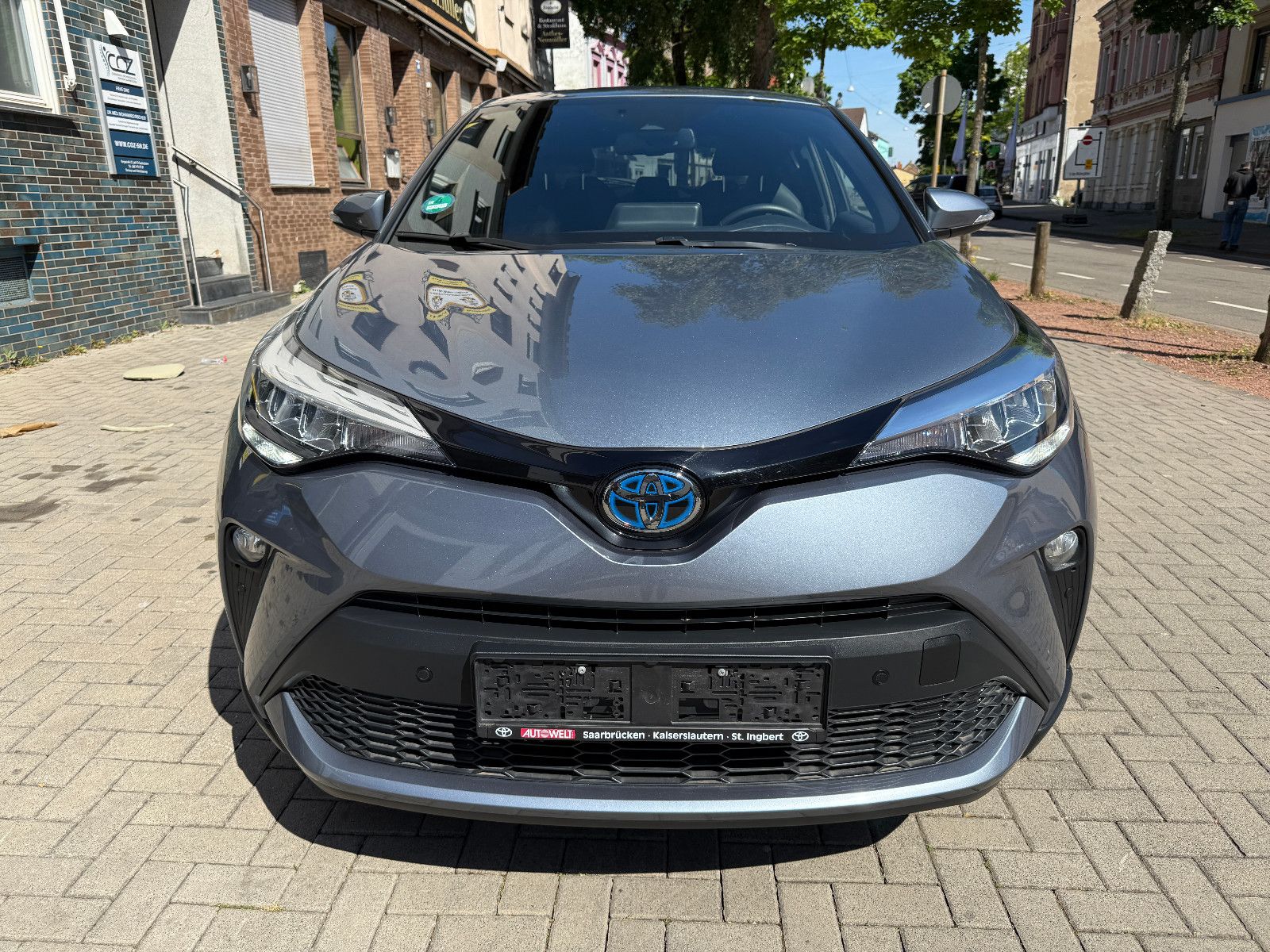 Toyota C-HR Hybrid 2.0 Team - Samsaru's Car Outlet