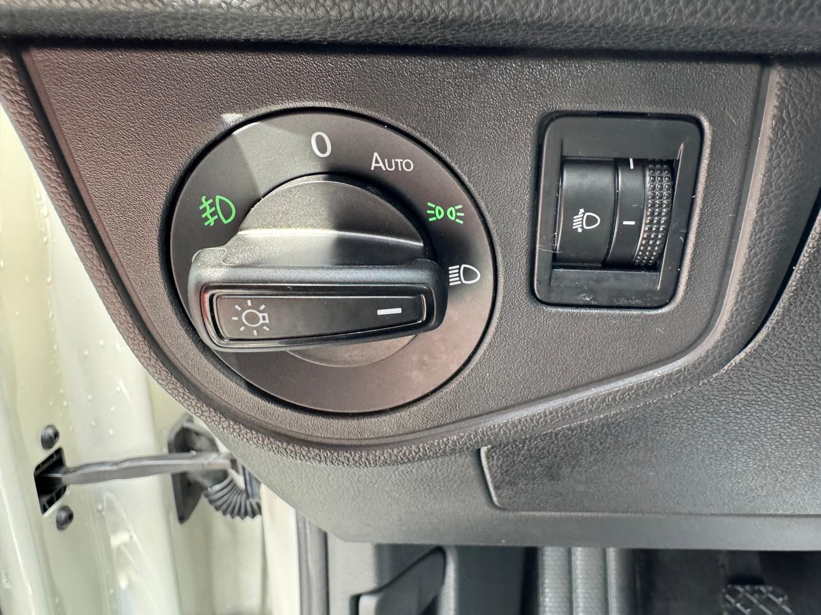 Volkswagen Taigo 1.0 TSI Life - Samsaru's Car Outlet