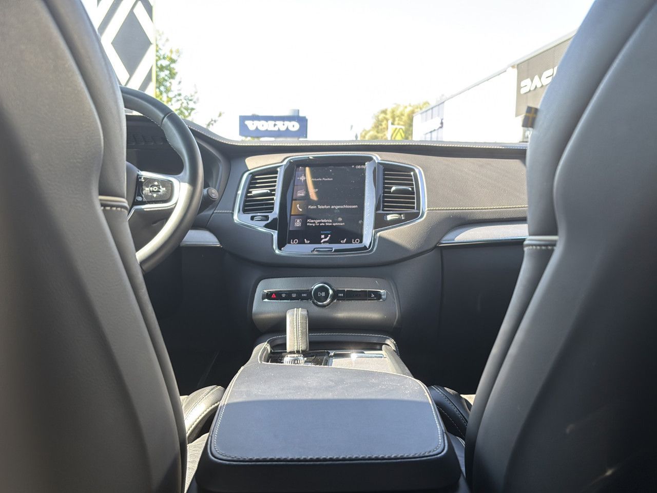 Volvo XC 90 R Design Recharge Plug-In Hybrid AWD - Samsaru's Car Outlet