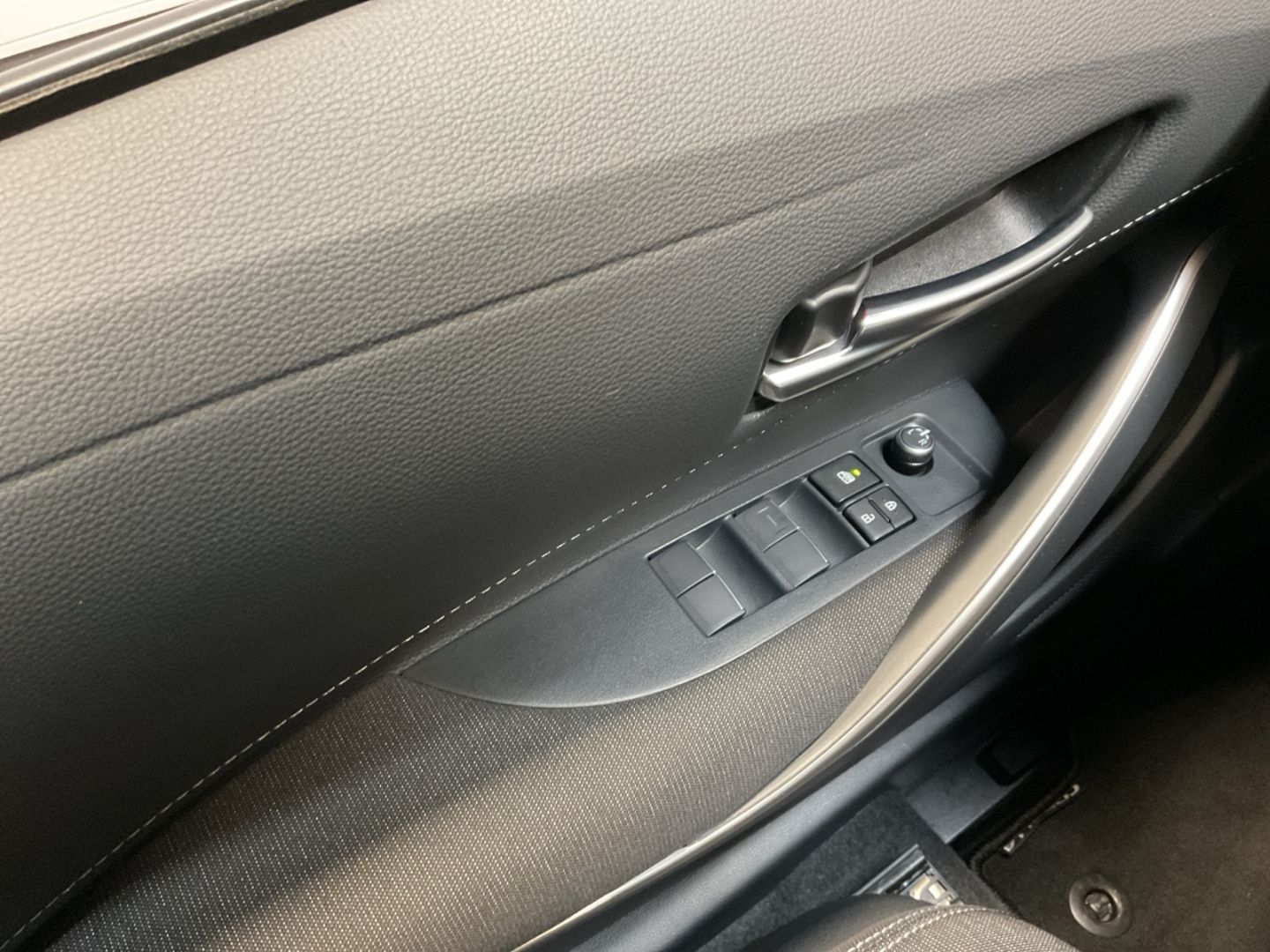 Toyota Corolla 1.8 Hybrid Comfort *LED*CAM*ACC*CarPlay*