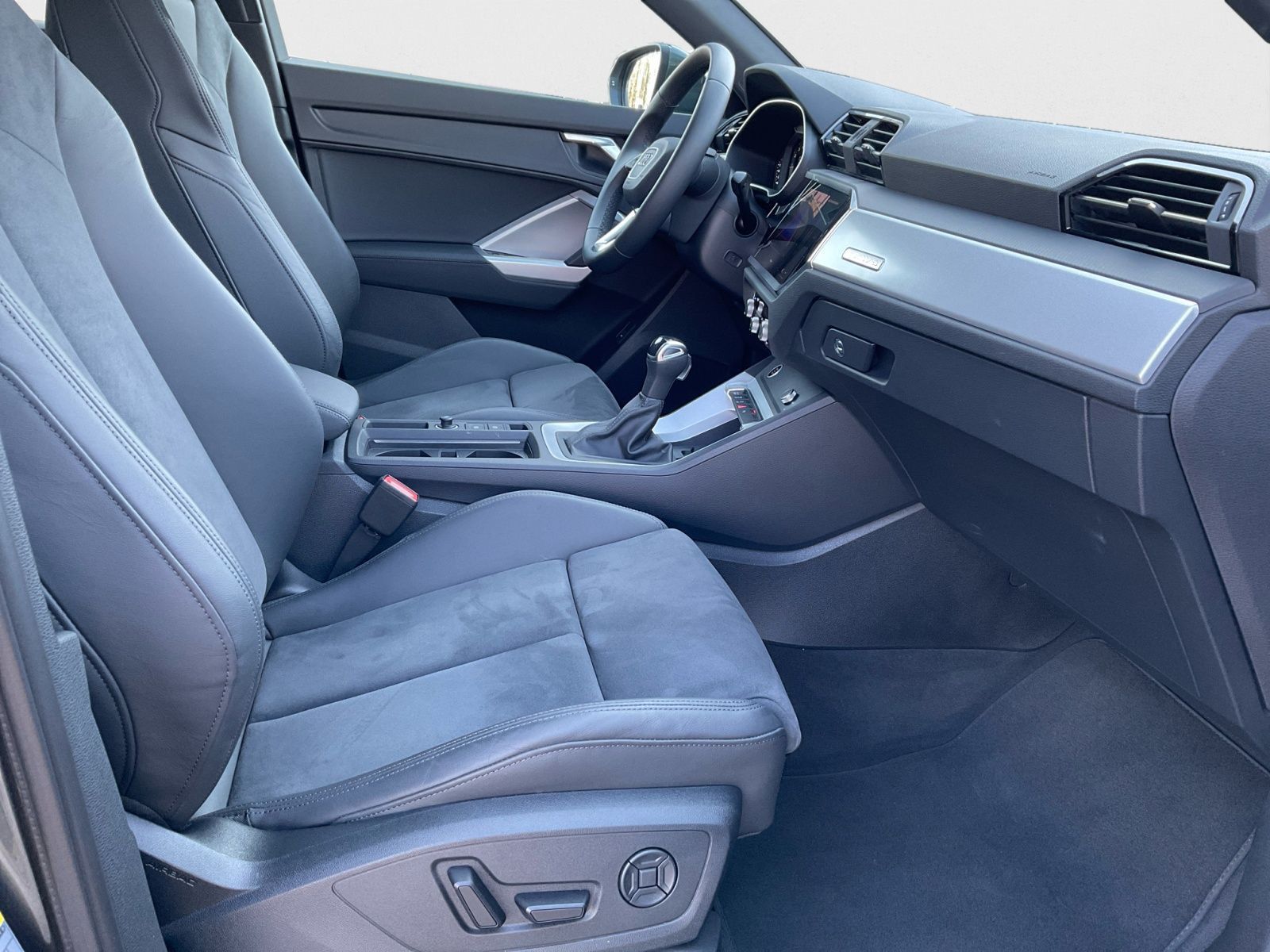 Audi Q3 Sportback 40 TFSI quattro S line - Samsaru's Car Outlet