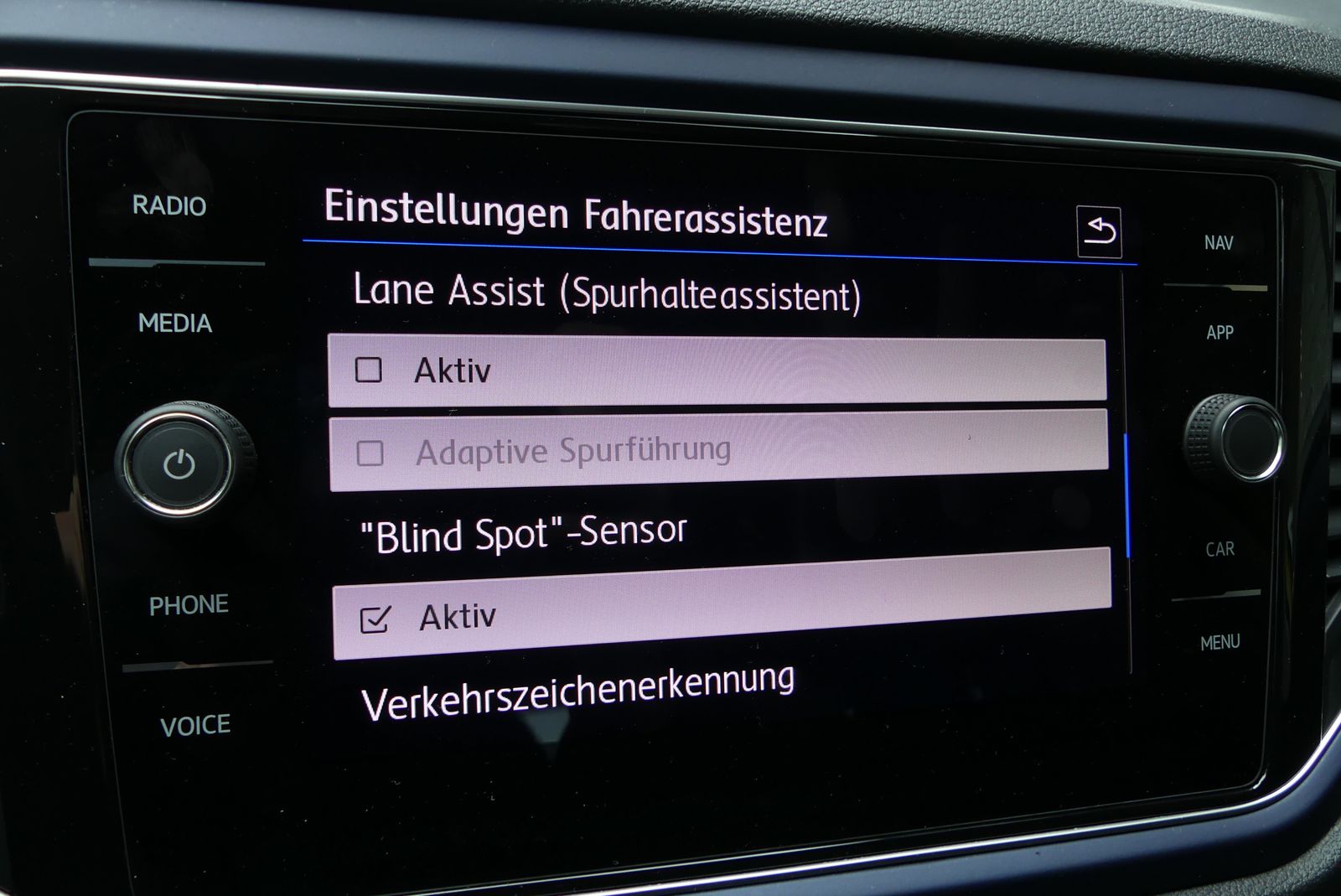 Volkswagen T-Roc United 1.5TSI - Samsaru's Car Outlet
