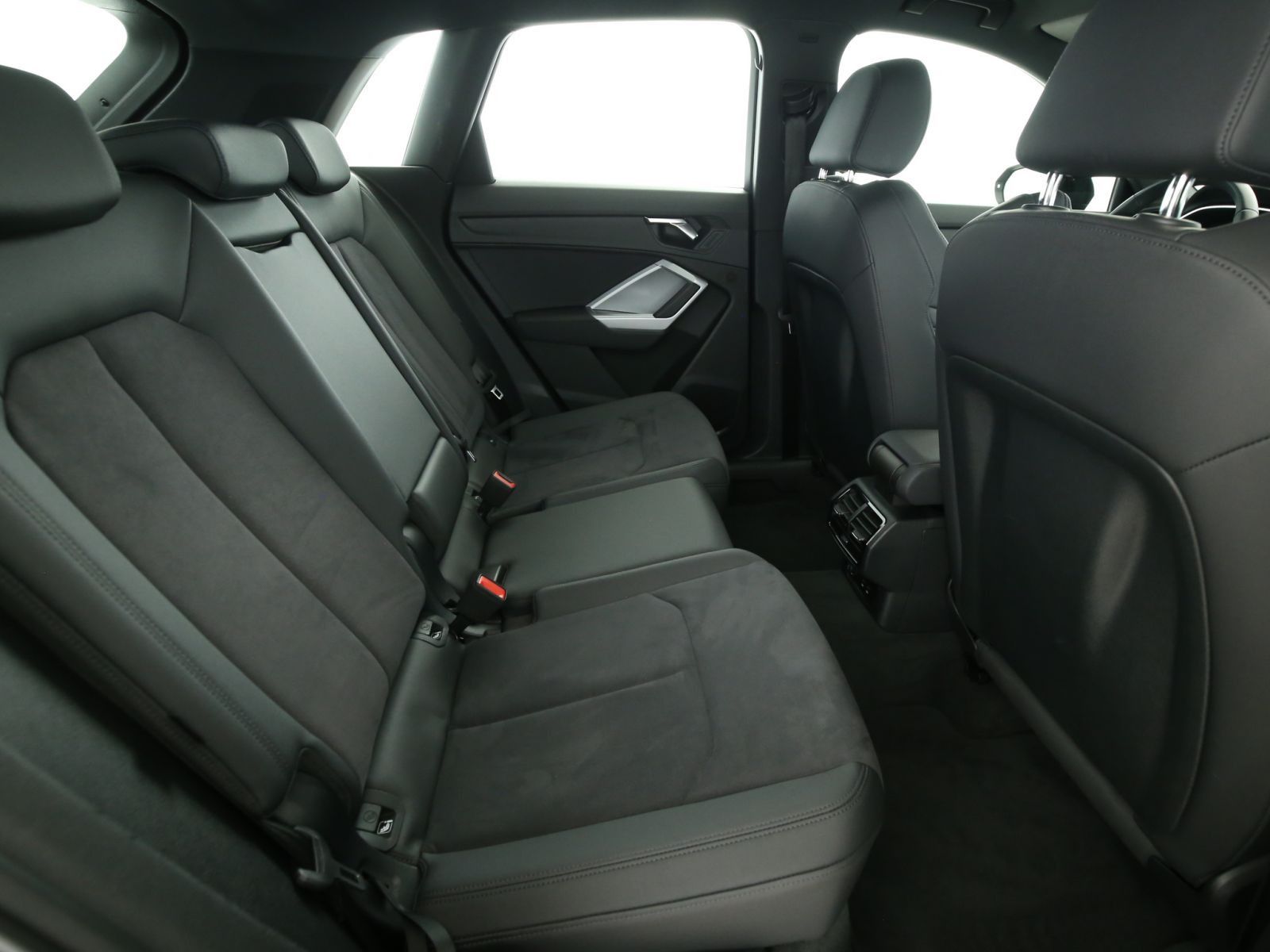 Audi Q3 S line 35 TDI quattro - Samsaru's Car Outlet