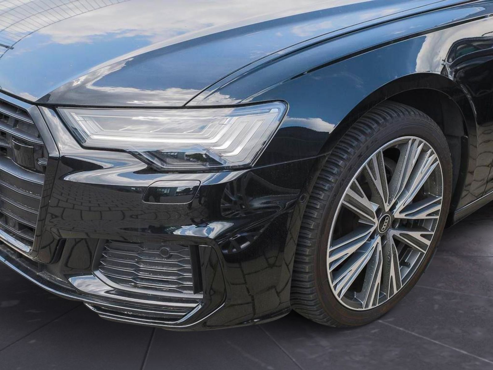 Audi A6 Avant 45 TFSI S line - Samsaru's Car Outlet