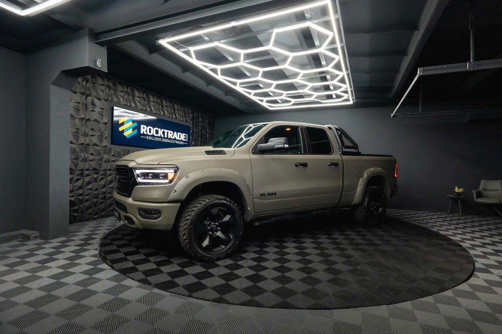 Dodge RAM 5.7 V8 HEMI 4x4 OFFROAD LONGBED RAPTOR Style