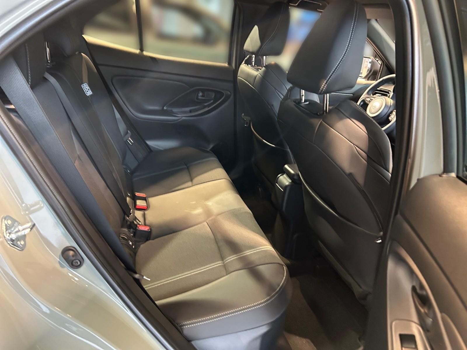 Toyota Yaris Cross Hybrid FWD Style Plus + Head Up + JB