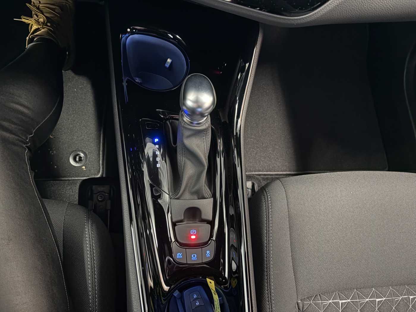 Toyota C-HR Hybrid Style - Samsaru's Car Outlet