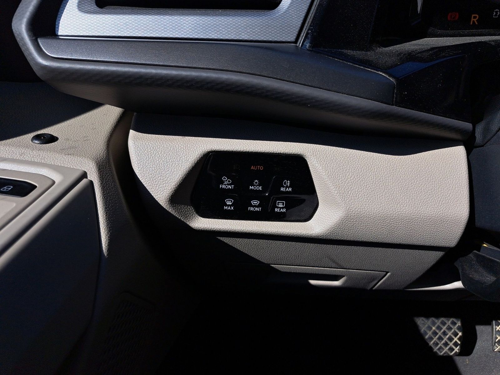 Volkswagen T7 Multivan 1.4 TSI eHybrid - Samsaru's Car Outlet