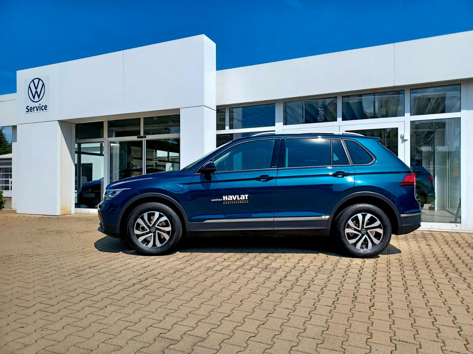 Volkswagen Tiguan Active eHybrid - Samsaru's Car Outlet