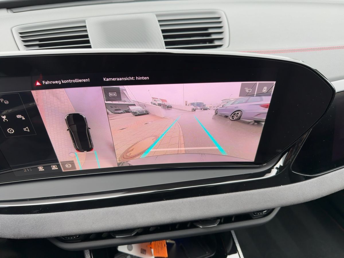 Audi A5 Avant e-hybrid 220kW S-LINE MATRIX+B&O+PANO