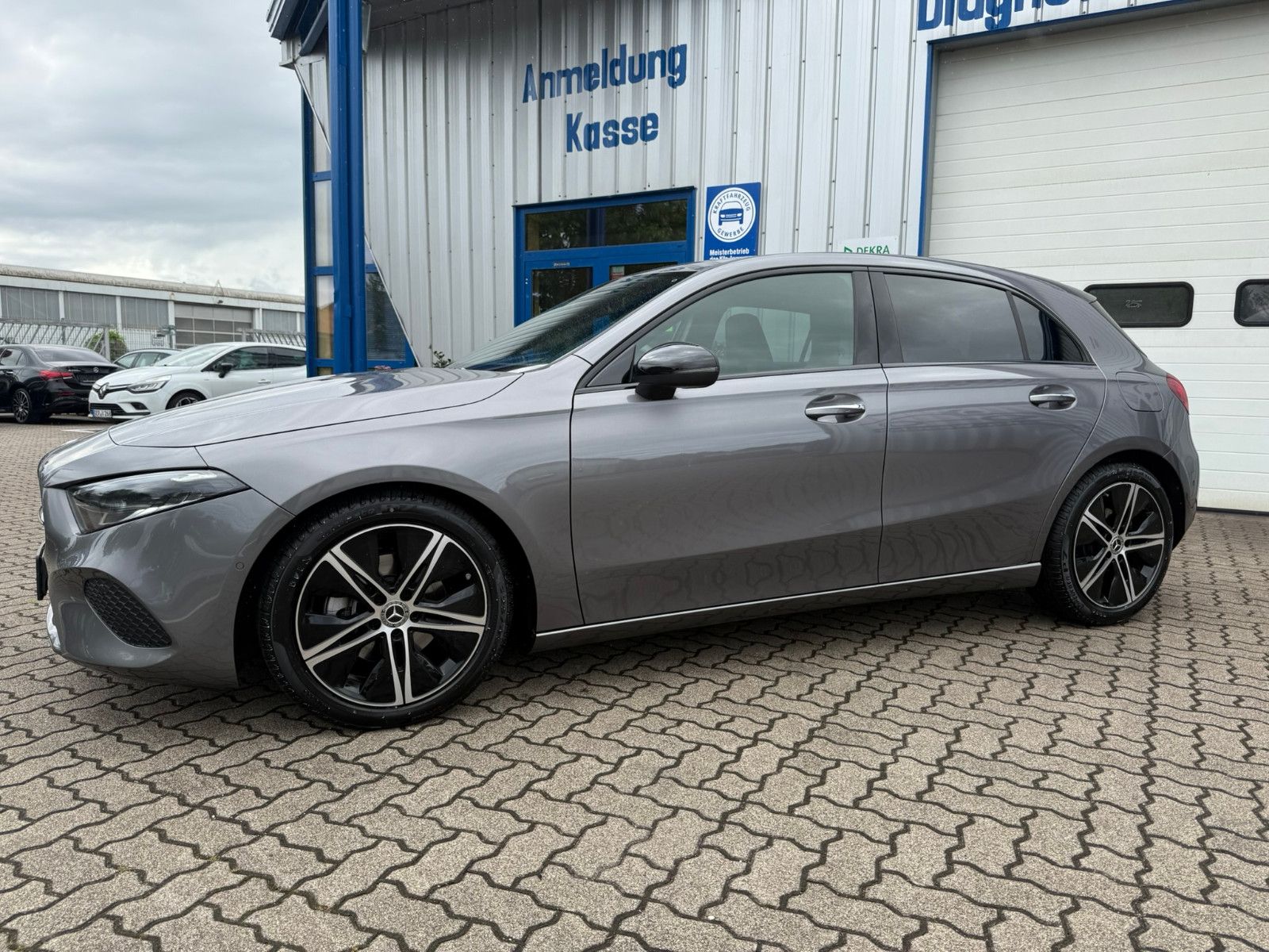 Mercedes-Benz A200 - Samsaru's Car Outlet