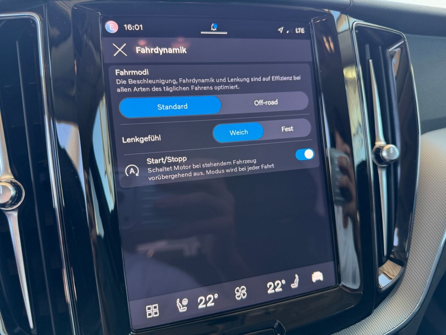 Volvo XC60 B4 Plus Dark Harman Kardon Memory Kurvenlic
