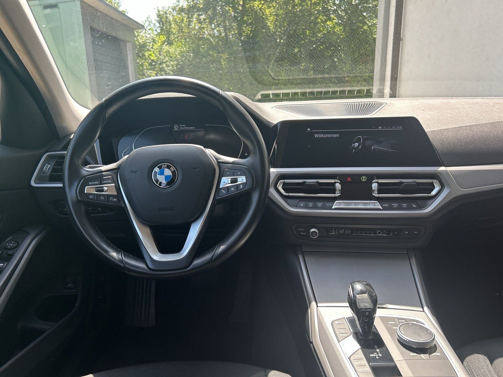 BMW 318i Touring - Samsaru's Car Outlet