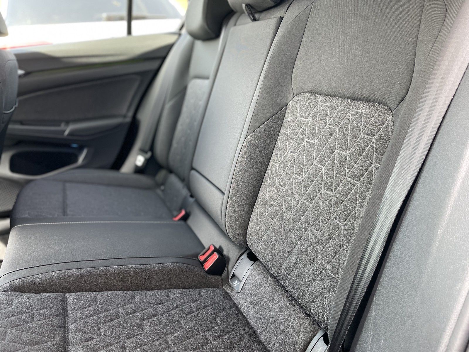 Volkswagen Golf VIII Move eTSI - Samsaru's Car Outlet
