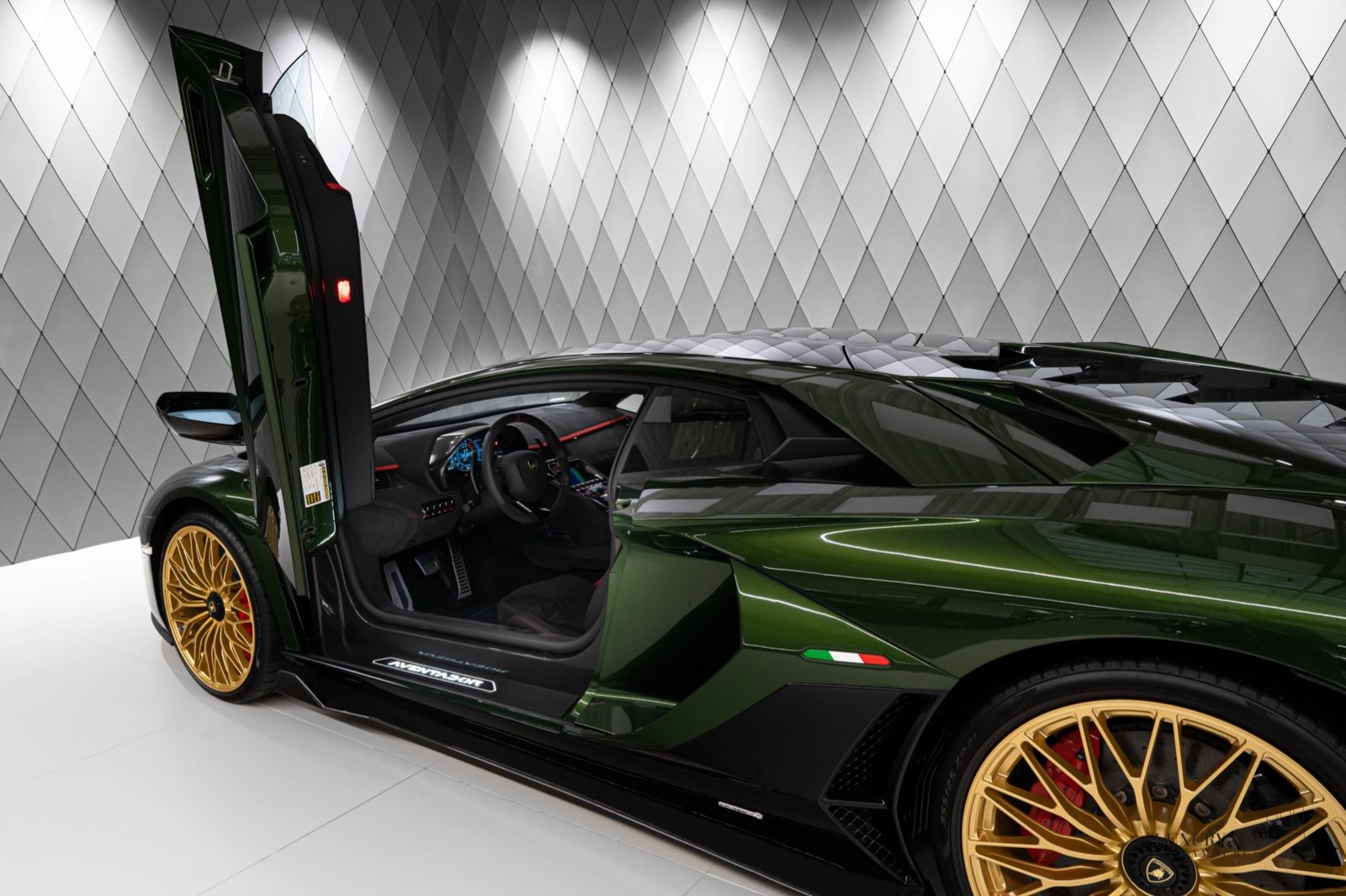 Lamborghini Aventador Ultimae - Samsaru's Car Outlet