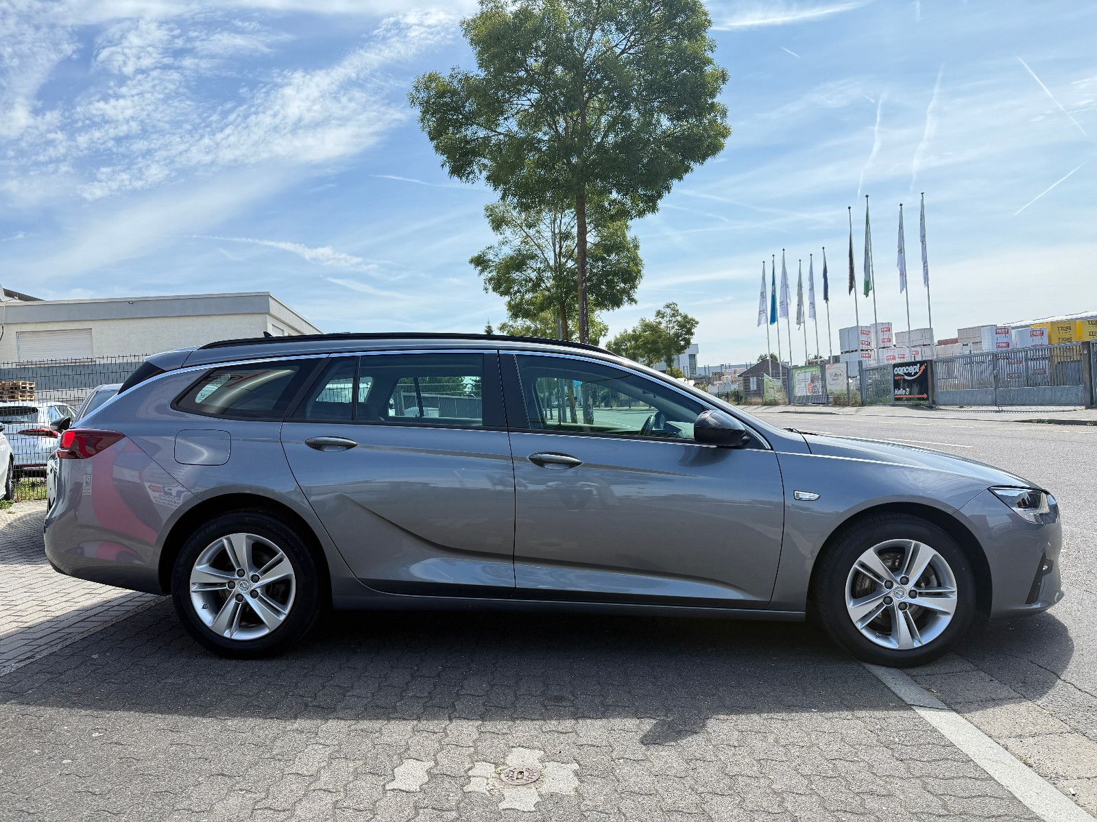 Opel Insignia B Sports Tourer Business - Samsaru's Car Outlet