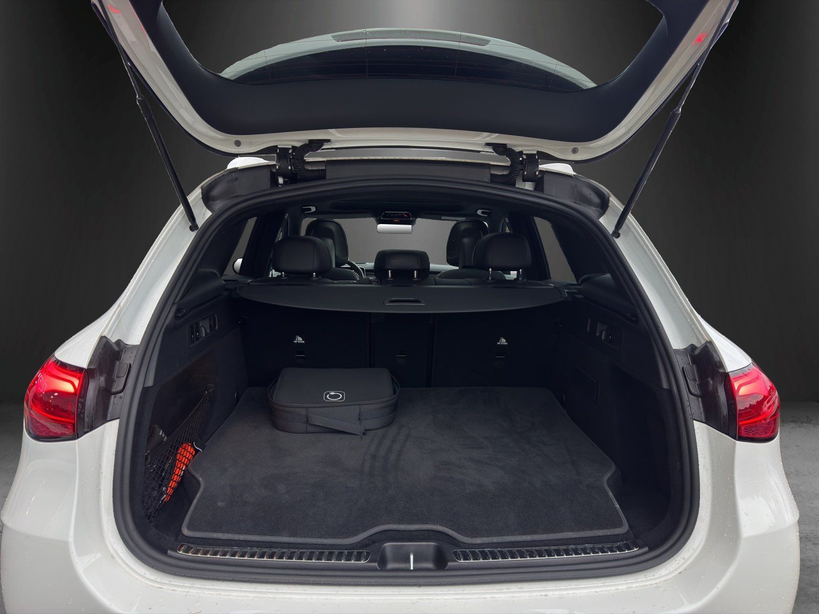 Mercedes-Benz GLC 400 e 4MATIC+AMG-Line+AIRMATIC+AHK+DISTRONIC