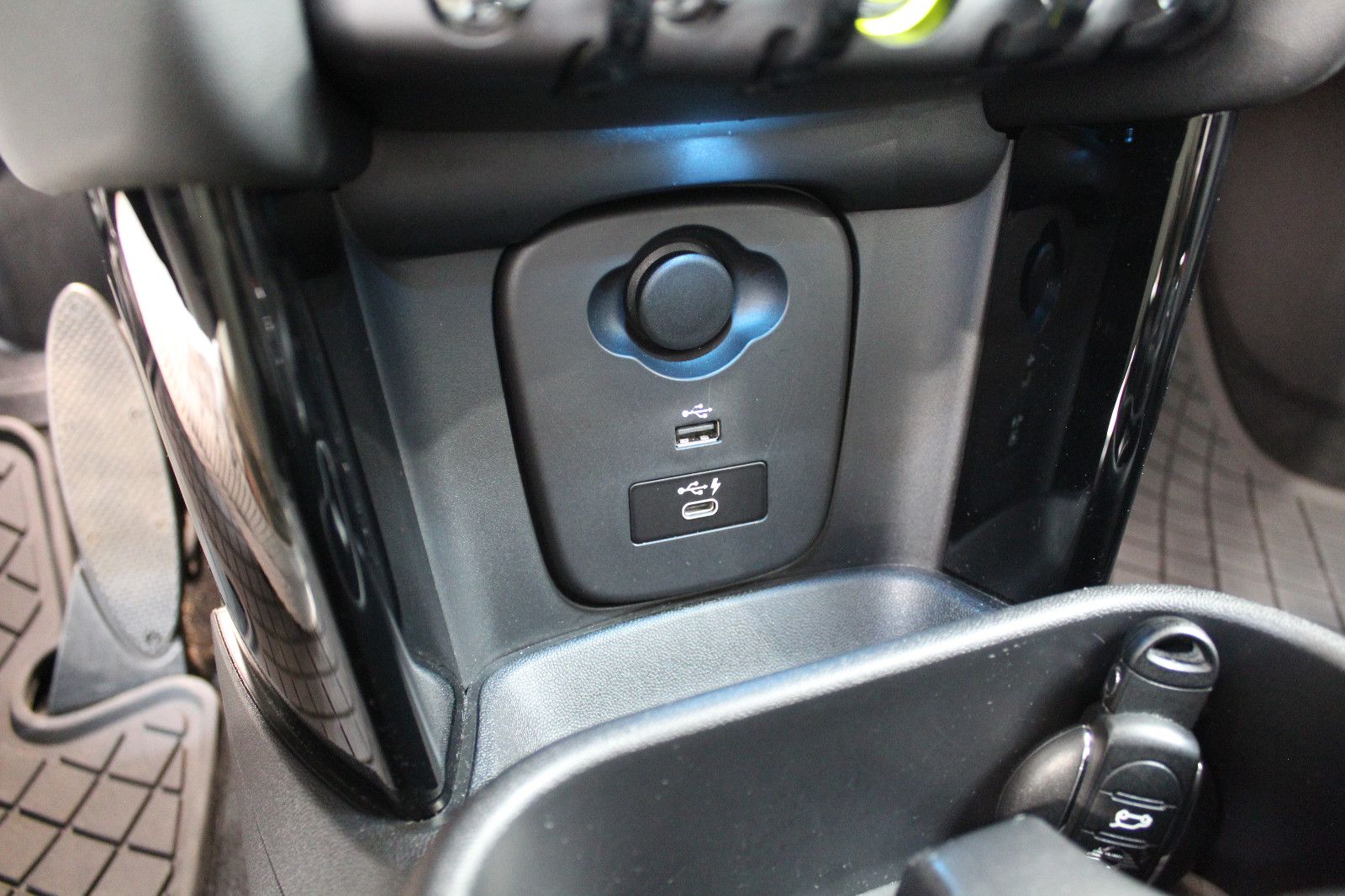 MINI COOPER SE Yours Trim Edition - Samsaru's Car Outlet